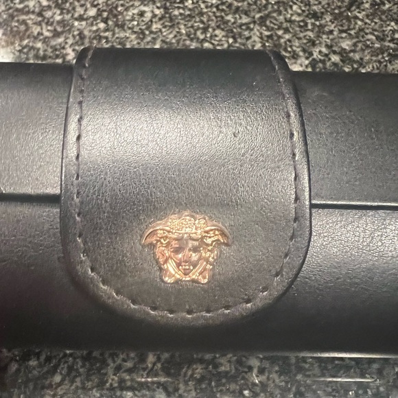 Versace sunglasses with her purple tint lined in gold trim with Versace symbols - Picture 5 of 9